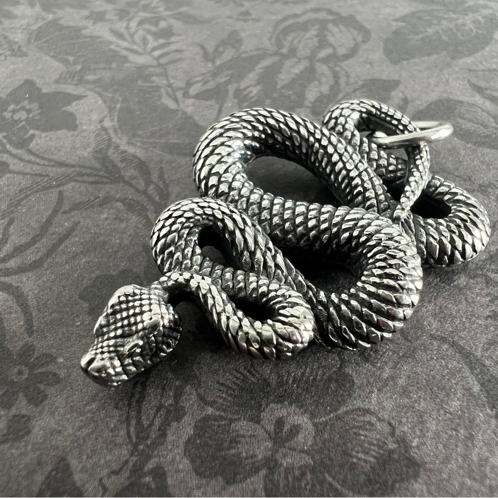 Snake pendant in stainless steel with jump ring